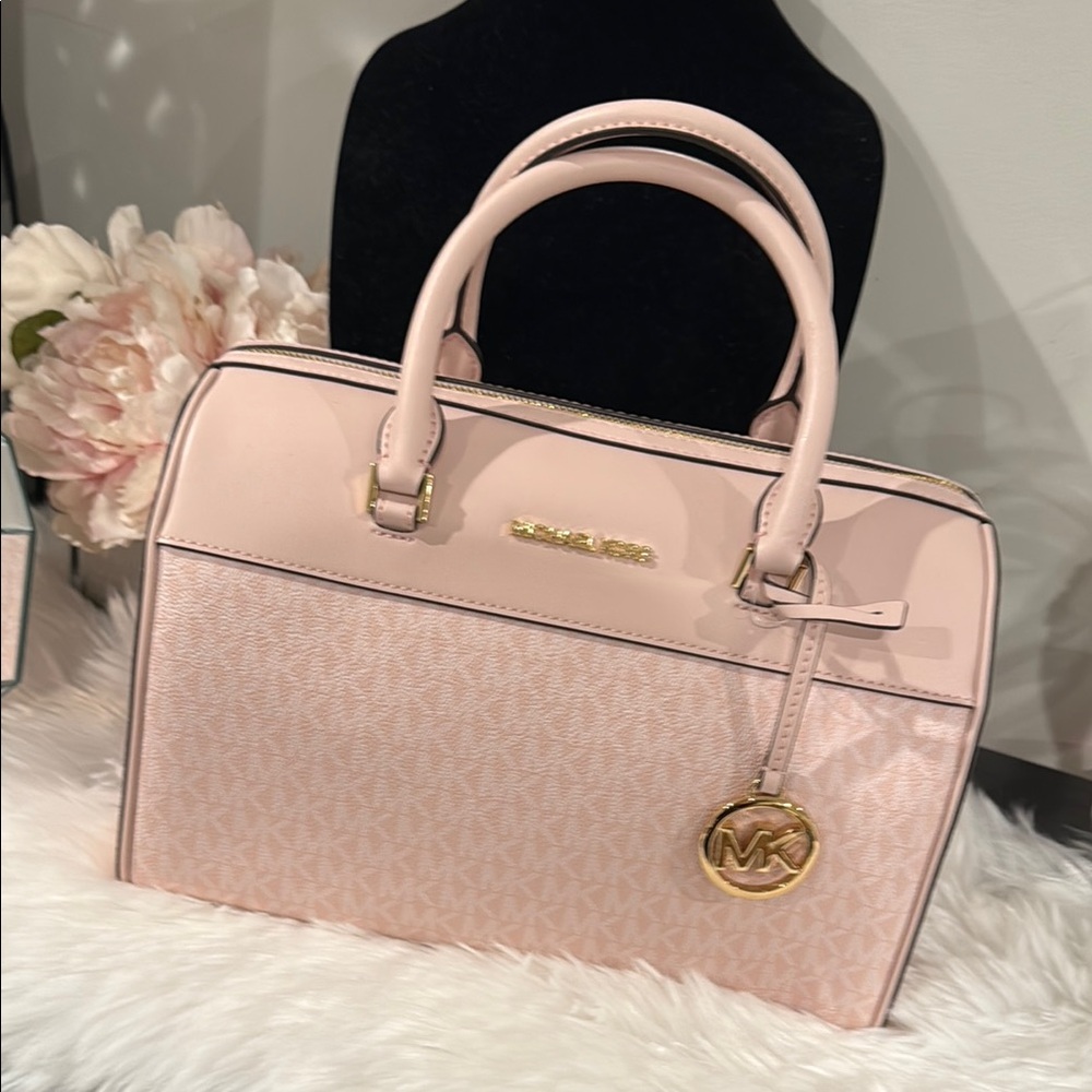 Michael Kors Light Powder Blush Medium Duffle Bag - Picture 3 of 10